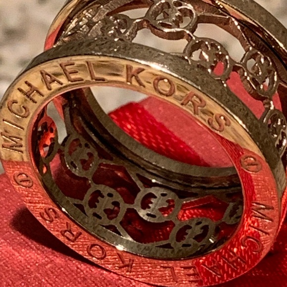 MICHAEL KORS😍 ”MK GOLD COLOR RING” 😍 - Picture 1 of 3